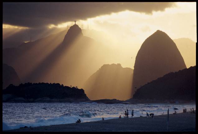A imagem do Cristo Redentor, no Rio de Janeiro, vista de Niterói A imagem do Cristo Redentor, no Rio de Janeiro, vista de Niterói