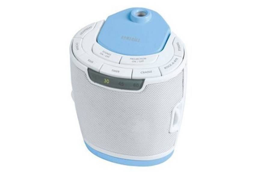 <strong>Música para acalmar o bebê</strong><br /> <br /> O SS-3000 Soundspa Lullaby, da HoMedics, é um aparelho que projeta imagens e emite sons para ajudar a criança a ter um sono tranquilo, indicado pela <em>personal shopper</em> Priscila Goldenberg. Tem na memória três opções de som natural (floresta, oceano e batidas do coração) e três canções infantis. Um timer permite programar o tempo de desligamento do aparelho. Nos EUA, você gastará por volta de US$ 20, no Brasil, cerca de R$ 200 <strong>Música para acalmar o bebê</strong><br /> <br /> O SS-3000 Soundspa Lullaby, da HoMedics, é um aparelho que projeta imagens e emite sons para ajudar a criança a ter um sono tranquilo, indicado pela <em>personal shopper</em> Priscila Goldenberg. Tem na memória três opções de som natural (floresta, oceano e batidas do coração) e três canções infantis. Um timer permite programar o tempo de desligamento do aparelho. Nos EUA, você gastará por volta de US$ 20, no Brasil, cerca de R$ 200