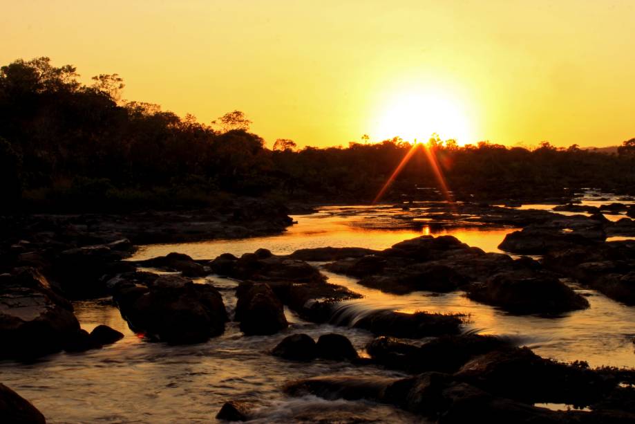 <a href="https://viajeaqui.abril.com.br/cidades/br-go-chapada-dos-veadeiros" rel="Chapada dos Veadeiros" target="_blank"><strong>Chapada dos Veadeiros</strong></a>    Nascer do sol na cachoeira das Sete Quedas, Chapada dos Veadeiros