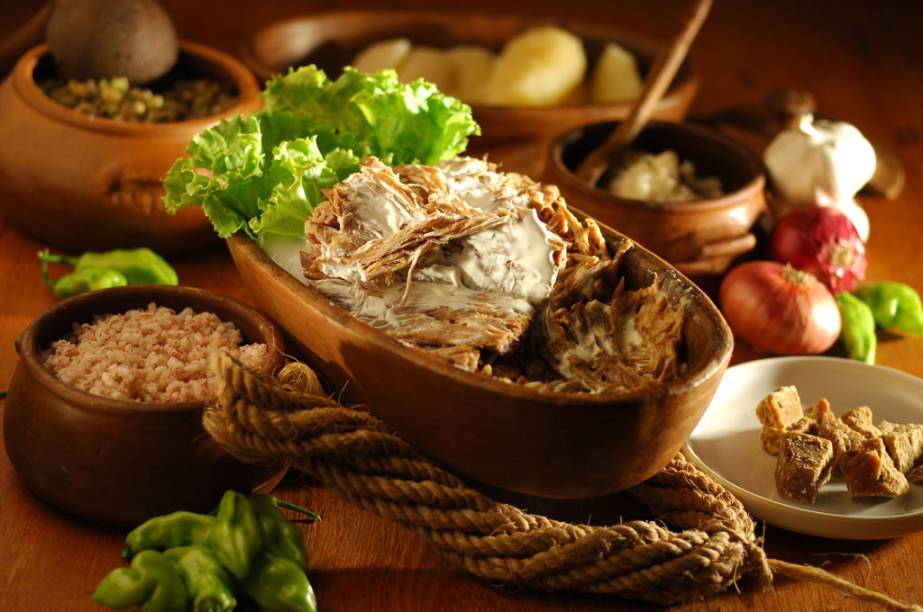 Carne de sol batida na nata, acompanha arroz, feij&atilde;o verde, macaxeira e farofa dagua do &Acirc;ncora Caipira, restaurante estrelado pelo GUIA QUATRO RODAS