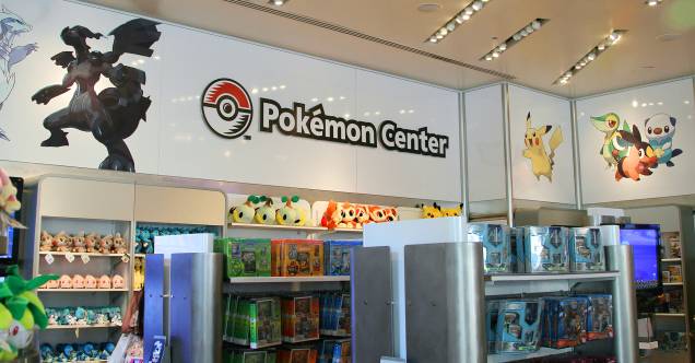 <strong>Nintendo World</strong> <em>(10, Rockefeller Plaza, 48th Street)</em> É mais uma daquelas que pode fascinar as crianças e os adultos, principalmente pelo fato de deixar a clientela jogar a vontade os games espalhados pela loja. Além dos jogos, também são comercializados acessórios com os temas da Nintendo como Mario Bros e Pokémon <strong>Nintendo World</strong> <em>(10, Rockefeller Plaza, 48th Street)</em> É mais uma daquelas que pode fascinar as crianças e os adultos, principalmente pelo fato de deixar a clientela jogar a vontade os games espalhados pela loja. Além dos jogos, também são comercializados acessórios com os temas da Nintendo como Mario Bros e Pokémon