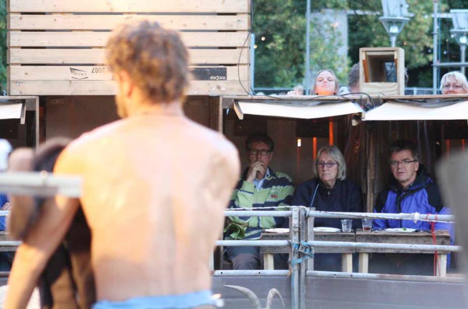 <strong>Noorderzon, Groningen</strong>        Em um ambiente diferente de um teatro, os espectadores podem conferir o teatro internacional de vanguarda e de alta qualidade. <strong>Noorderzon, Groningen</strong>        Em um ambiente diferente de um teatro, os espectadores podem conferir o teatro internacional de vanguarda e de alta qualidade.