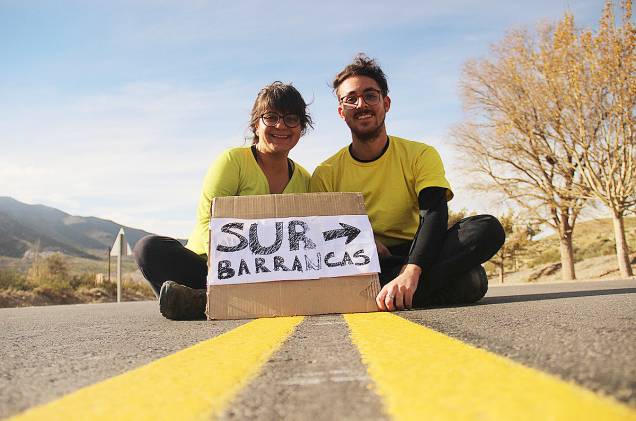 Olha o casal na <a href="https://viajeaqui.abril.com.br/paises/argentina" rel="Argentina" target="_blank"><strong>Argentina</strong></a> pedindo uma carona para cruzar a <a href="https://viajeaqui.abril.com.br/cidades/ar-patagonia" rel="Patagônia" target="_blank">Patagônia</a> Olha o casal na <a href="https://viajeaqui.abril.com.br/paises/argentina" rel="Argentina" target="_blank"><strong>Argentina</strong></a> pedindo uma carona para cruzar a <a href="https://viajeaqui.abril.com.br/cidades/ar-patagonia" rel="Patagônia" target="_blank">Patagônia</a>