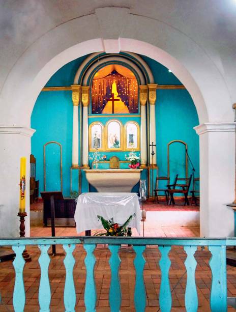 O interior da igrejinha de São João O interior da igrejinha de São João