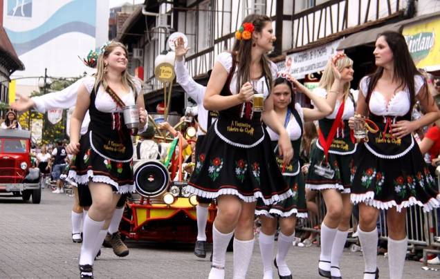 Parada durante a Oktoberfest 2012 Parada durante a Oktoberfest 2012