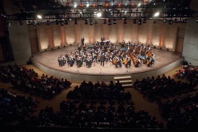 Osesp se apresenta com a regência de violino de Pinchas Zukerman, no 42° Festival de Inverno de Campos do Jordão, em 2011 Osesp se apresenta com a regência de violino de Pinchas Zukerman, no 42° Festival de Inverno de Campos do Jordão, em 2011