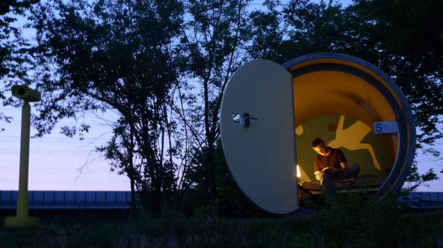 Os "quartos" do Das Park Hotel são construídos dentro de tubulações de esgoto, contando com cama, iluminação e espaço para acomodar a bagagem. Não espere ter cosméticos, wi-fi ou TV, pois a ideia aqui é ter uma acomodação prática, barata e confortável Os "quartos" do Das Park Hotel são construídos dentro de tubulações de esgoto, contando com cama, iluminação e espaço para acomodar a bagagem. Não espere ter cosméticos, wi-fi ou TV, pois a ideia aqui é ter uma acomodação prática, barata e confortável