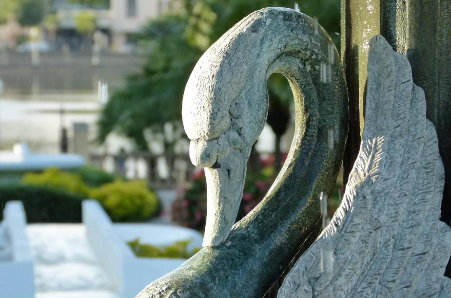 <strong>Cidade de Lakeland</strong>                                                Entre os locais mais agradáveis de Lakeland, está o Hollis Garden, um parque público com desenho europeu neoclássico que pode ser alugado para festas de casamento