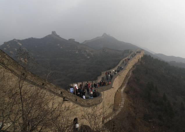 Trecho da Grande Muralha da China em Badalin, construída a mando dos imperadores Ming. Localizada a 80 km de Pequim, Badalin é um dos muitos locais onde a visita é aberta ao público Trecho da Grande Muralha da China em Badalin, construída a mando dos imperadores Ming. Localizada a 80 km de Pequim, Badalin é um dos muitos locais onde a visita é aberta ao público