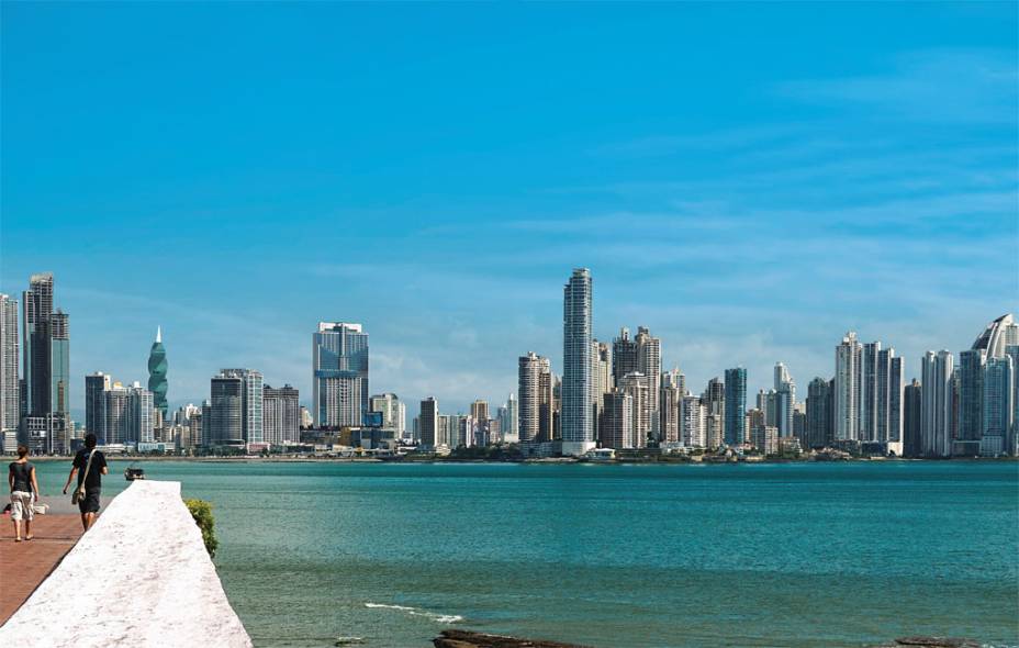 O skyline moderno de uma Cidade do Panamá em expansão O skyline moderno de uma Cidade do Panamá em expansão