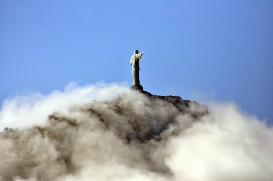 Para visitar o Cristo Redentor escolha um dia limpo: uma simples neblina pode tirar toda a graça do passeio Para visitar o Cristo Redentor escolha um dia limpo: uma simples neblina pode tirar toda a graça do passeio