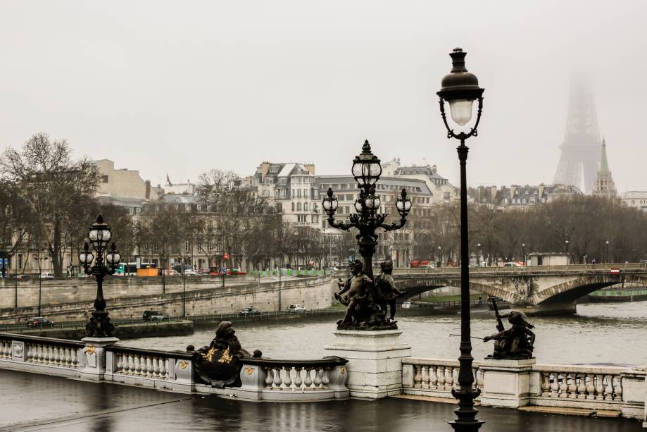 <a href="https://viajeaqui.abril.com.br/cidades/franca-paris" rel="Paris" target="_blank">Paris</a> é, sim, linda durante o inverno. Ao visitar a capital francesa durante a estação mais fria do ano, é possível se deparar com paisagens que inspiram sentimentos de paixão, melancolia e mistério – como essa, às margens do Rio Sena (foto), que corta a cidade <a href="https://viajeaqui.abril.com.br/cidades/franca-paris" rel="Paris" target="_blank">Paris</a> é, sim, linda durante o inverno. Ao visitar a capital francesa durante a estação mais fria do ano, é possível se deparar com paisagens que inspiram sentimentos de paixão, melancolia e mistério – como essa, às margens do Rio Sena (foto), que corta a cidade