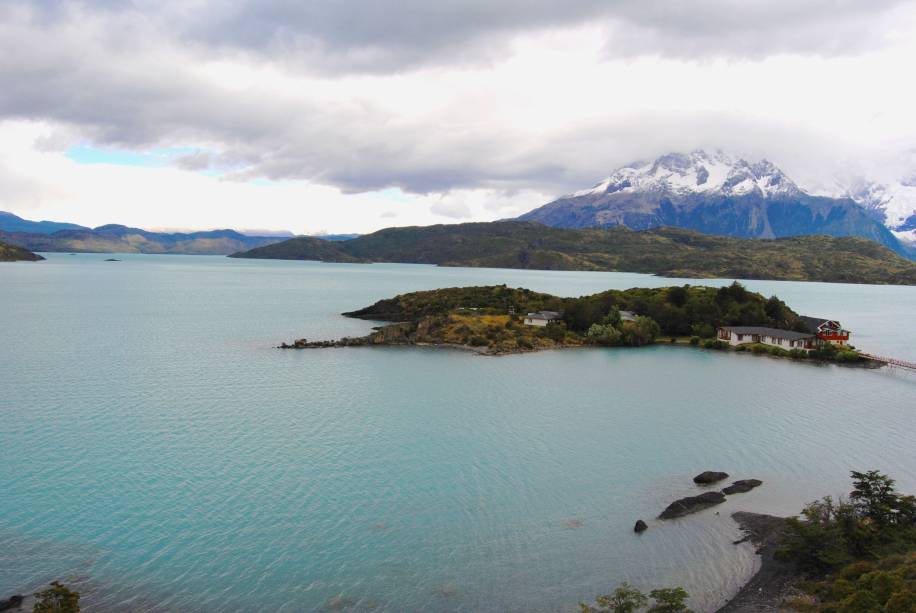 O nome <a href="https://viajeaqui.abril.com.br/cidades/ar-patagonia" rel="Patagônia" target="_blank">Patagônia</a> é, na verdade, uma variação da palavra <em>patagão, </em>nome usado no passado para designar o povo nativo da região, conhecidos por serem muito altos. Acredita-se que essa denominação tenha sido utilizada pela primeira vez pelo navegador português Fernão de Magalhães que, durante uma expedição em 1520, teria se impressionado com a altura de seus habitantes, visto que os europeus eram bem mais baixos
