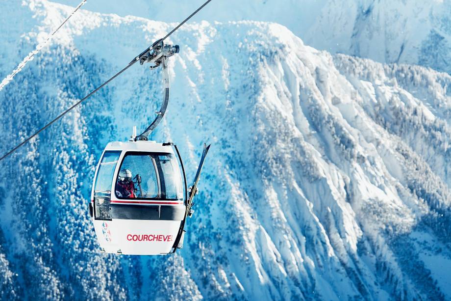Gôndola para esquiar no resort de esqui de <a href="https://viajeaqui.abril.com.br/materias/courchevel-conheca-a-vila-criada-para-ser-um-resort-de-esqui" rel="Courchevel" target="_blank">Courchevel</a>, na <a href="https://viajeaqui.abril.com.br/paises/franca" rel="França" target="_blank">França</a> Gôndola para esquiar no resort de esqui de <a href="https://viajeaqui.abril.com.br/materias/courchevel-conheca-a-vila-criada-para-ser-um-resort-de-esqui" rel="Courchevel" target="_blank">Courchevel</a>, na <a href="https://viajeaqui.abril.com.br/paises/franca" rel="França" target="_blank">França</a>
