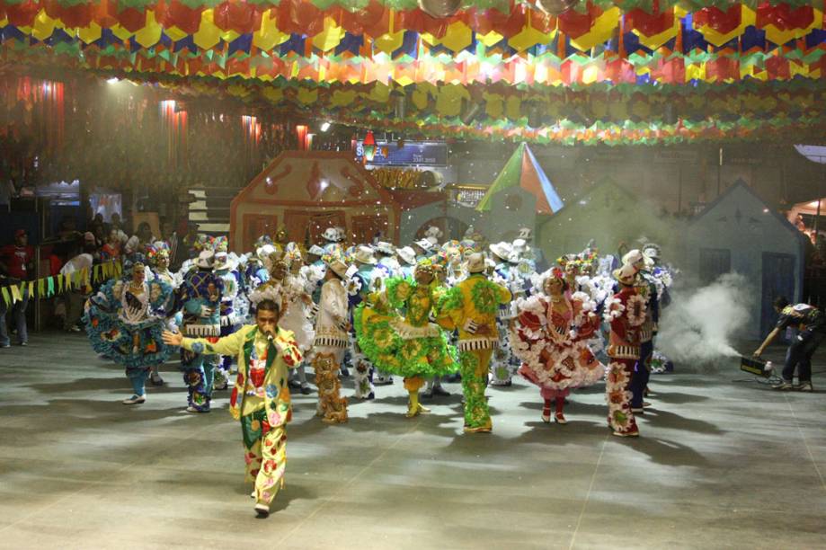 Dois milhões de pessoas devem comparecer ao São João de Campina Grande (PB) para acompanhar o concurso de quadrilhas, dançar forró e se deliciar com as comidas típicas de uma festa junina pra lá de animada Dois milhões de pessoas devem comparecer ao São João de Campina Grande (PB) para acompanhar o concurso de quadrilhas, dançar forró e se deliciar com as comidas típicas de uma festa junina pra lá de animada
