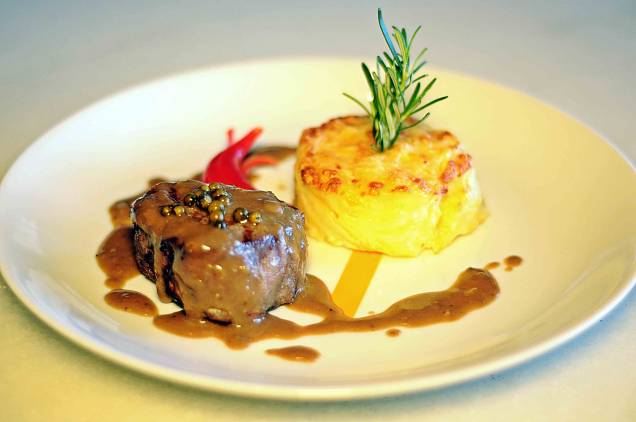Tournedor ao molho poivre com batata Ana é o prato principal do jantar no Pereira, durante a Restaurant Week de Salvador Tournedor ao molho poivre com batata Ana é o prato principal do jantar no Pereira, durante a Restaurant Week de Salvador