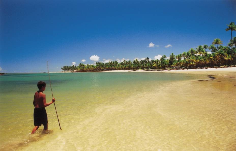 Praia Toquinho. Na mar&eacute; baixa, a barreira de pedras forma uma boa piscina natural
