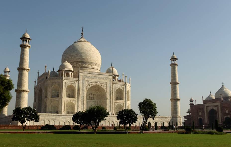 <strong>Taj Mahal, Índia</strong> Considerado um dos mais belos edifícios do mundo, o mausoléu de Mumtaz Mahal, em <a href="https://viajeaqui.abril.com.br/cidades/india-agra" rel="Agra" target="_blank">Agra</a>, é o pináculo da arquitetura mogol que dominou boa parte da península indiana. A lista de tesouros islâmicos na região inclui os fortes Agra, Amber e Vermelho, a cidadela de Fatehpur Sikr, a mesquita Jama Masjid e o minarete Qutb Minar, estes dois últimos em <a href="https://viajeaqui.abril.com.br/cidades/india-nova-delhi" rel="Nova Délhi" target="_blank">Nova Délhi</a> <strong>Taj Mahal, Índia</strong> Considerado um dos mais belos edifícios do mundo, o mausoléu de Mumtaz Mahal, em <a href="https://viajeaqui.abril.com.br/cidades/india-agra" rel="Agra" target="_blank">Agra</a>, é o pináculo da arquitetura mogol que dominou boa parte da península indiana. A lista de tesouros islâmicos na região inclui os fortes Agra, Amber e Vermelho, a cidadela de Fatehpur Sikr, a mesquita Jama Masjid e o minarete Qutb Minar, estes dois últimos em <a href="https://viajeaqui.abril.com.br/cidades/india-nova-delhi" rel="Nova Délhi" target="_blank">Nova Délhi</a>
