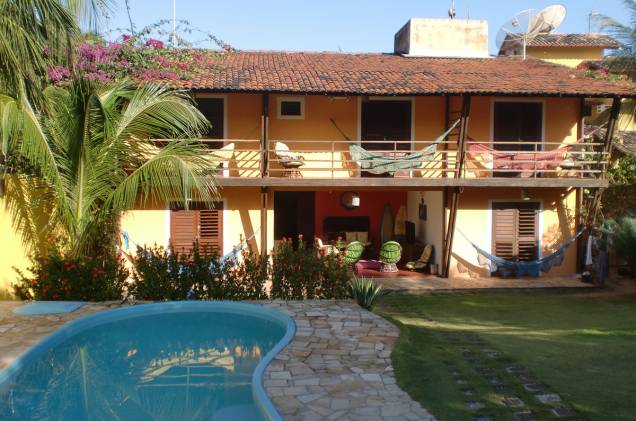 <strong><a href="https://viajeaqui.abril.com.br/estabelecimentos/br-rn-praia-da-pipa-hospedagem-pipa-hostel" rel="Pipa Hostel" target="_blank">Pipa Hostel</a>, em <a href="https://viajeaqui.abril.com.br/cidades/br-rn-praia-da-pipa" rel="Pipa" target="_blank">Pipa</a> (<a href="https://viajeaqui.abril.com.br/estados/br-rio-grande-do-norte" rel="RN" target="_blank">RN</a>)</strong> O Pipa Hostel oferece 60 leitos em quartos coletivos e individuais. Piscina, churrasqueira, mesa de sinuca, de pebolim e biblioteca garantem a diversão dos hóspedes. <strong><a href="https://viajeaqui.abril.com.br/estabelecimentos/br-rn-praia-da-pipa-hospedagem-pipa-hostel" rel="Pipa Hostel" target="_blank">Pipa Hostel</a>, em <a href="https://viajeaqui.abril.com.br/cidades/br-rn-praia-da-pipa" rel="Pipa" target="_blank">Pipa</a> (<a href="https://viajeaqui.abril.com.br/estados/br-rio-grande-do-norte" rel="RN" target="_blank">RN</a>)</strong> O Pipa Hostel oferece 60 leitos em quartos coletivos e individuais. Piscina, churrasqueira, mesa de sinuca, de pebolim e biblioteca garantem a diversão dos hóspedes.