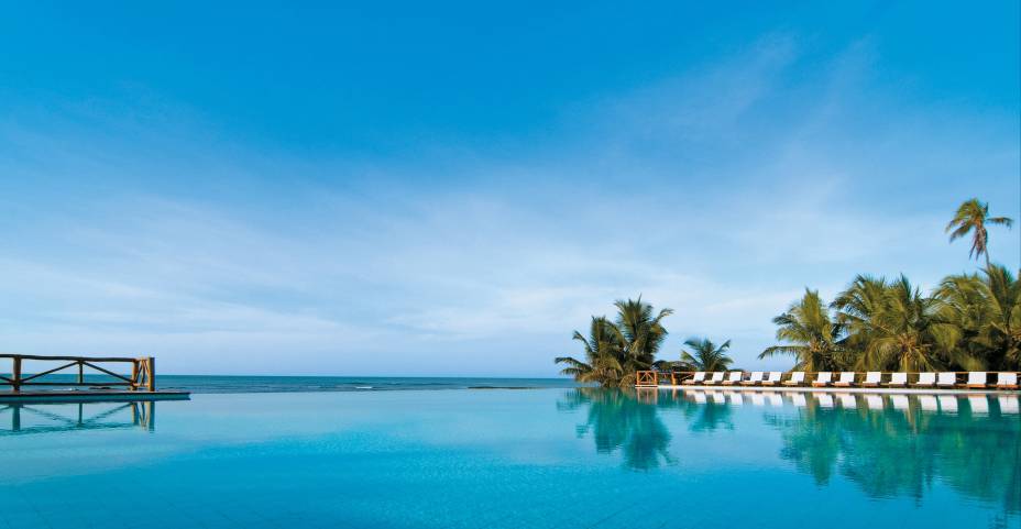 Piscina com borda infinita do Tivoli Ecoresort Praia do Forte, Bahia