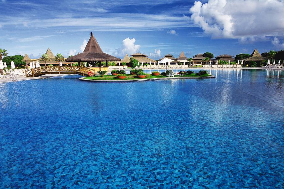 Piscina do Vila Galé Marés Resort, na Praia de Guarajuba, Bahia