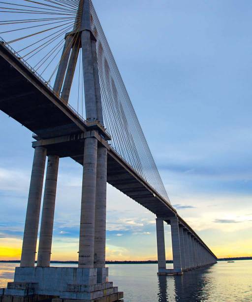 A ponte sobre o Rio Negro