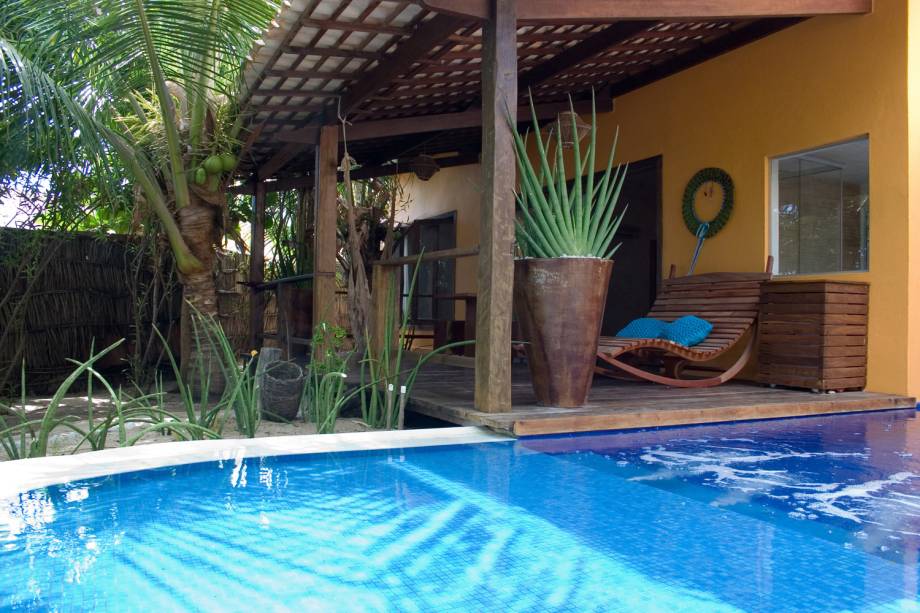 <strong><a href="https://viajeaqui.abril.com.br/estabelecimentos/br-al-sao-miguel-dos-milagres-hospedagem-pousada-do-toque" rel="Pousada do Toque">Pousada do Toque</a> – <a href="https://viajeaqui.abril.com.br/cidades/br-al-sao-miguel-dos-milagres" rel="São Miguel dos Milagres (AL)">São Miguel dos Milagres (AL)</a></strong><br /> <br /> É preciso pegar uma estrada de terra para chegar à Pousada do Toque, mas este é o preço a pagar para ter sossego em uma praia paradisíaca, hospedado como um rei. Os chalés têm camas confortáveis king size com enxoval Trussardi, onde você pode descansar após se divertir nos passeios de bicicleta, de caiaque ou de jangadas até as piscinas naturais. <strong><a href="https://viajeaqui.abril.com.br/estabelecimentos/br-al-sao-miguel-dos-milagres-hospedagem-pousada-do-toque" rel="Pousada do Toque">Pousada do Toque</a> – <a href="https://viajeaqui.abril.com.br/cidades/br-al-sao-miguel-dos-milagres" rel="São Miguel dos Milagres (AL)">São Miguel dos Milagres (AL)</a></strong><br /> <br /> É preciso pegar uma estrada de terra para chegar à Pousada do Toque, mas este é o preço a pagar para ter sossego em uma praia paradisíaca, hospedado como um rei. Os chalés têm camas confortáveis king size com enxoval Trussardi, onde você pode descansar após se divertir nos passeios de bicicleta, de caiaque ou de jangadas até as piscinas naturais.