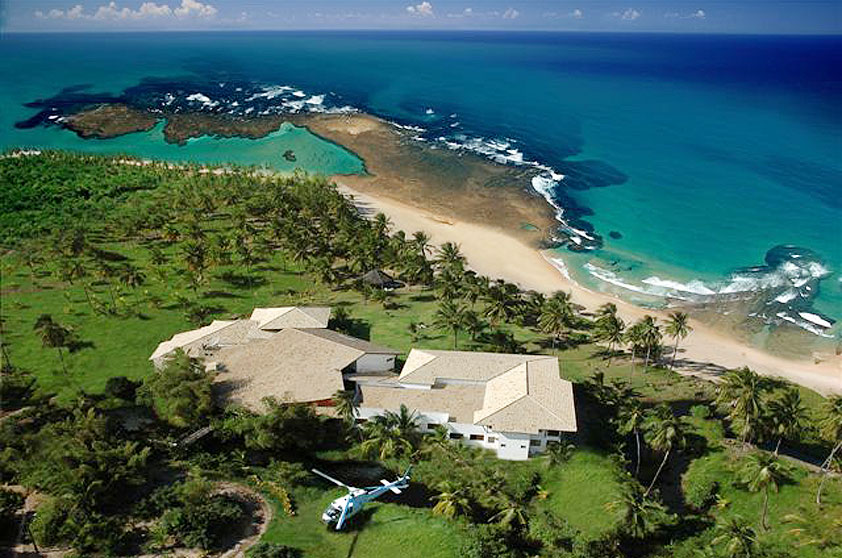 <strong>PENÍNSULA DE MARAÚ</strong>                Dona de praias semidesertas e piscinas naturais repletas de corais, esse refúgio baiano promete um fim de ano mais tranquilo e rústico. A estadia de sete noites com meia-pensão na <a href="https://bit.ly/t_fora" rel="Pousada Taipu de Fora" target="_blank">Pousada Taipu de Fora</a>, à beira-mar, convida ao descanso e ao ecoturismo e tem ceia especial no último dia do ano                <strong>QUANDO:</strong> Em 26 de dezembro                <strong>QUEM LEVA:</strong> A <a href="https://bit.ly/ntrvl" rel="Intravel" target="_blank">Intravel</a>                <strong>QUANTO:</strong> R$ 7 767
