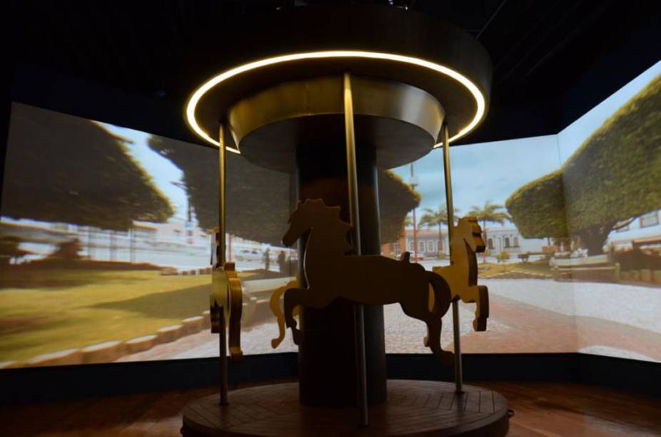 <strong>10. <a href="https://viajeaqui.abril.com.br/estabelecimentos/br-se-aracaju-atracao-da-gente-sergipana" rel="Museu da Gente Sergipana" target="_self">Museu da Gente Sergipana</a>, <a href="https://viajeaqui.abril.com.br/cidades/br-se-aracaju" rel="Aracaju" target="_self">Aracaju</a>, <a href="https://viajeaqui.abril.com.br/estados/br-sergipe" rel="Sergipe" target="_self">Sergipe</a></strong>                    É um prato cheio para quem deseja conhecer mais sobre a cultura fascinante do Estado. A concepção artística é a mesma do <a href="https://viajeaqui.abril.com.br/estabelecimentos/br-sp-sao-paulo-atracao-museu-da-lingua-portuguesa" rel="Museu da Língua Portuguesa" target="_self">Museu da Língua Portuguesa</a> de <a href="https://viajeaqui.abril.com.br/cidades/br-sp-sao-paulo" rel="São Paulo" target="_self">São Paulo</a>. Ou seja: prepare-se para instalações superdivertidas e interativas. Entre elas: um carrossel que mostra cenas da capital e um simulador de uma feira, onde é possível negociar com um comerciante <strong>10. <a href="https://viajeaqui.abril.com.br/estabelecimentos/br-se-aracaju-atracao-da-gente-sergipana" rel="Museu da Gente Sergipana" target="_self">Museu da Gente Sergipana</a>, <a href="https://viajeaqui.abril.com.br/cidades/br-se-aracaju" rel="Aracaju" target="_self">Aracaju</a>, <a href="https://viajeaqui.abril.com.br/estados/br-sergipe" rel="Sergipe" target="_self">Sergipe</a></strong>                    É um prato cheio para quem deseja conhecer mais sobre a cultura fascinante do Estado. A concepção artística é a mesma do <a href="https://viajeaqui.abril.com.br/estabelecimentos/br-sp-sao-paulo-atracao-museu-da-lingua-portuguesa" rel="Museu da Língua Portuguesa" target="_self">Museu da Língua Portuguesa</a> de <a href="https://viajeaqui.abril.com.br/cidades/br-sp-sao-paulo" rel="São Paulo" target="_self">São Paulo</a>. Ou seja: prepare-se para instalações superdivertidas e interativas. Entre elas: um carrossel que mostra cenas da capital e um simulador de uma feira, onde é possível negociar com um comerciante