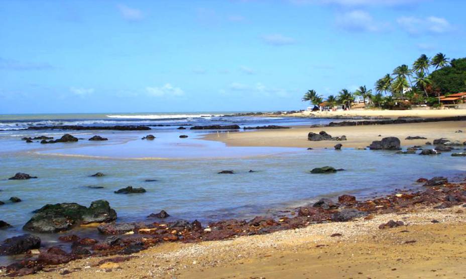 <strong><a href="https://viajeaqui.abril.com.br/estabelecimentos/br-rn-baia-formosa-atracao-praia-da-cotia" target="_self">Praia da Cotia</a>, <a href="https://viajeaqui.abril.com.br/cidades/br-rn-baia-formosa/fotos" target="_self">Baía Formosa</a></strong> O mar verde esmeralda é um grande atrativo para os visitantes. Outro destaque para os turistas que buscam tranquilidade é que a região, composta por uma pequena faixa de areia e muitos coqueiros, é deserta <em><a href="https://www.booking.com/city/br/baia-formosa.pt-br.html?aid=332455&label=viagemabril-praias-do-rio-grande-do-norte" target="_blank" rel="noopener">Veja preços de hotéis em Baía Formosa no Booking.com</a></em> <strong><a href="https://viajeaqui.abril.com.br/estabelecimentos/br-rn-baia-formosa-atracao-praia-da-cotia" target="_self">Praia da Cotia</a>, <a href="https://viajeaqui.abril.com.br/cidades/br-rn-baia-formosa/fotos" target="_self">Baía Formosa</a></strong> O mar verde esmeralda é um grande atrativo para os visitantes. Outro destaque para os turistas que buscam tranquilidade é que a região, composta por uma pequena faixa de areia e muitos coqueiros, é deserta <em><a href="https://www.booking.com/city/br/baia-formosa.pt-br.html?aid=332455&label=viagemabril-praias-do-rio-grande-do-norte" target="_blank" rel="noopener">Veja preços de hotéis em Baía Formosa no Booking.com</a></em>