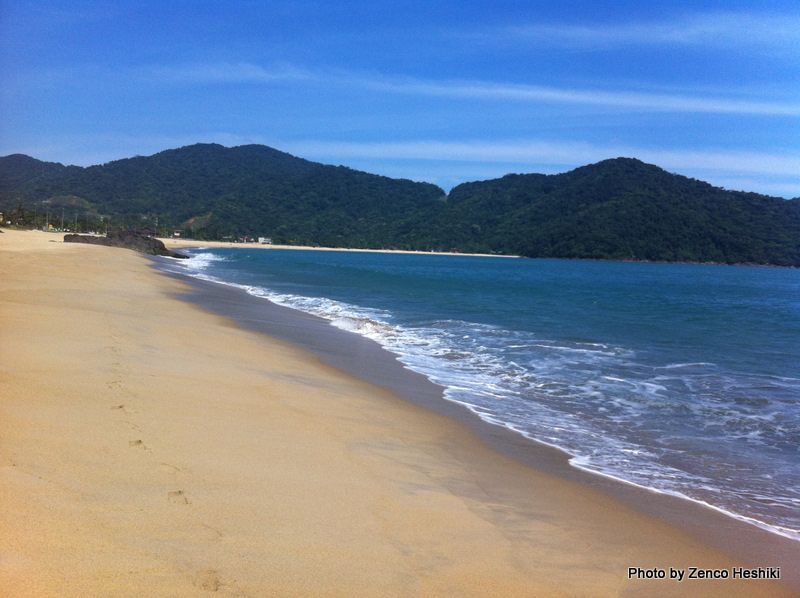 Praia de Boiçucanga, em São Sebastião, com boa estrutura de serviços