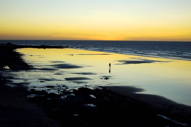 Se você procura um cenário encantador, misturado à badalação, Jeri é o seu destino ideal. Por aqui, pedras na areia, mar de ondas calmas e a bela visão da <a href="https://viajeaqui.abril.com.br/estabelecimentos/br-ce-jericoacoara-atracao-duna-do-por-do-sol" target="_self">Duna do Pôr do Sol</a> atraem turistas do mundo inteiro. No centro, bares e restaurantes entretêm o visitante Se você procura um cenário encantador, misturado à badalação, Jeri é o seu destino ideal. Por aqui, pedras na areia, mar de ondas calmas e a bela visão da <a href="https://viajeaqui.abril.com.br/estabelecimentos/br-ce-jericoacoara-atracao-duna-do-por-do-sol" target="_self">Duna do Pôr do Sol</a> atraem turistas do mundo inteiro. No centro, bares e restaurantes entretêm o visitante