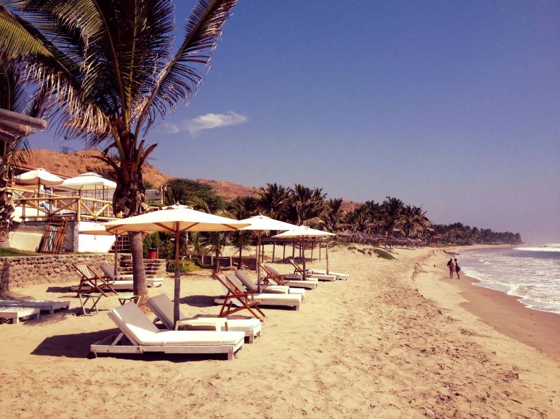 Mais do que sítios arqueológicos, construções históricas, montanhas e parques nacionais, o Peru também reserva destinos de praia interessantes aos olhos do turista. Em Máncora, caracterizada pela alta procura de surfistas e pela cordialidade do setor hoteleiro, a Praia de Las Pocitas destaca-se com suas águas calmas e suas piscinas naturais, ideiais para mergulho. Os ventos também favorecem a prática de kitesurfe. Em seus arredores, é possível visitar algumas cachoeiras Mais do que sítios arqueológicos, construções históricas, montanhas e parques nacionais, o Peru também reserva destinos de praia interessantes aos olhos do turista. Em Máncora, caracterizada pela alta procura de surfistas e pela cordialidade do setor hoteleiro, a Praia de Las Pocitas destaca-se com suas águas calmas e suas piscinas naturais, ideiais para mergulho. Os ventos também favorecem a prática de kitesurfe. Em seus arredores, é possível visitar algumas cachoeiras