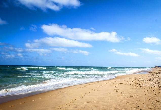 <strong>Praia de Stella Maris, Salvador</strong> Considerada uma das praias mais famosas da capital baiana, a Stella Maris tem boa infra-estrutura e é cercada por resorts e belas casas de veraneio ao longo de sua orla. O lugar tem um mar intenso, de ondas fortes. <a href="https://www.booking.com/searchresults.pt-br.html?aid=332455&sid=605c56653290b80351df808102ac423d&sb=1&src=searchresults&src_elem=sb&error_url=https%3A%2F%2Fwww.booking.com%2Fsearchresults.pt-br.html%3Faid%3D332455%3Bsid%3D605c56653290b80351df808102ac423d%3Bclass_interval%3D1%3Bdest_id%3D-647482%3Bdest_type%3Dcity%3Bdtdisc%3D0%3Bfrom_sf%3D1%3Bgroup_adults%3D2%3Bgroup_children%3D0%3Binac%3D0%3Bindex_postcard%3D0%3Blabel_click%3Dundef%3Bno_rooms%3D1%3Boffset%3D0%3Bpostcard%3D0%3Braw_dest_type%3Dcity%3Broom1%3DA%252CA%3Bsb_price_type%3Dtotal%3Bsearch_selected%3D1%3Bsrc%3Dsearchresults%3Bsrc_elem%3Dsb%3Bss%3DItacar%25C3%25A9%252C%2520Bahia%252C%2520Brasil%3Bss_all%3D0%3Bss_raw%3DItacar%25C3%25A9%3Bssb%3Dempty%3Bsshis%3D0%3Bssne_untouched%3DPraia%2520de%2520Jeribuacu%26%3B&ss=Salvador%2C+Bahia%2C+Brasil&ssne=Itacar%C3%A9&ssne_untouched=Itacar%C3%A9&city=-647482&checkin_monthday=&checkin_month=&checkin_year=&checkout_monthday=&checkout_month=&checkout_year=&group_adults=2&group_children=0&no_rooms=1&from_sf=1&ss_raw=Salvador&ac_position=0&ac_langcode=xb&dest_id=-667833&dest_type=city&iata=SSA&place_id_lat=-12.974986&place_id_lon=-38.51209&search_pageview_id=f16892a4d25f0341&search_selected=true&search_pageview_id=f16892a4d25f0341&ac_suggestion_list_length=5&ac_suggestion_theme_list_length=0" target="_blank" rel="noopener"><em>Busque hospedagens em Salvador </em></a> <strong>Praia de Stella Maris, Salvador</strong> Considerada uma das praias mais famosas da capital baiana, a Stella Maris tem boa infra-estrutura e é cercada por resorts e belas casas de veraneio ao longo de sua orla. O lugar tem um mar intenso, de ondas fortes. <a href="https://www.booking.com/searchresults.pt-br.html?aid=332455&sid=605c56653290b80351df808102ac423d&sb=1&src=searchresults&src_elem=sb&error_url=https%3A%2F%2Fwww.booking.com%2Fsearchresults.pt-br.html%3Faid%3D332455%3Bsid%3D605c56653290b80351df808102ac423d%3Bclass_interval%3D1%3Bdest_id%3D-647482%3Bdest_type%3Dcity%3Bdtdisc%3D0%3Bfrom_sf%3D1%3Bgroup_adults%3D2%3Bgroup_children%3D0%3Binac%3D0%3Bindex_postcard%3D0%3Blabel_click%3Dundef%3Bno_rooms%3D1%3Boffset%3D0%3Bpostcard%3D0%3Braw_dest_type%3Dcity%3Broom1%3DA%252CA%3Bsb_price_type%3Dtotal%3Bsearch_selected%3D1%3Bsrc%3Dsearchresults%3Bsrc_elem%3Dsb%3Bss%3DItacar%25C3%25A9%252C%2520Bahia%252C%2520Brasil%3Bss_all%3D0%3Bss_raw%3DItacar%25C3%25A9%3Bssb%3Dempty%3Bsshis%3D0%3Bssne_untouched%3DPraia%2520de%2520Jeribuacu%26%3B&ss=Salvador%2C+Bahia%2C+Brasil&ssne=Itacar%C3%A9&ssne_untouched=Itacar%C3%A9&city=-647482&checkin_monthday=&checkin_month=&checkin_year=&checkout_monthday=&checkout_month=&checkout_year=&group_adults=2&group_children=0&no_rooms=1&from_sf=1&ss_raw=Salvador&ac_position=0&ac_langcode=xb&dest_id=-667833&dest_type=city&iata=SSA&place_id_lat=-12.974986&place_id_lon=-38.51209&search_pageview_id=f16892a4d25f0341&search_selected=true&search_pageview_id=f16892a4d25f0341&ac_suggestion_list_length=5&ac_suggestion_theme_list_length=0" target="_blank" rel="noopener"><em>Busque hospedagens em Salvador </em></a>