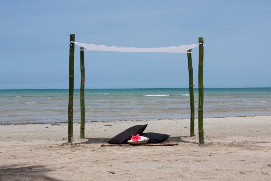 <strong>Praia do Encanto (Quinta Praia), Morro de São Paulo</strong> Não estranhe a localização do local: ela é uma extensão da Quarta Praia, o trecho litorâneo mais afastado do centrinho da ilha. Para acessá-la, é preciso enfrentar um trajeto complexo, atravessando um manguezal. O visual compensa o esforço. <a href="https://www.booking.com/searchresults.pt-br.html?aid=332455&sid=605c56653290b80351df808102ac423d&sb=1&src=searchresults&src_elem=sb&error_url=https%3A%2F%2Fwww.booking.com%2Fsearchresults.pt-br.html%3Faid%3D332455%3Bsid%3D605c56653290b80351df808102ac423d%3Bcity%3D900050228%3Bclass_interval%3D1%3Bdest_id%3D-678564%3Bdest_type%3Dcity%3Bdtdisc%3D0%3Bfrom_sf%3D1%3Bgroup_adults%3D2%3Bgroup_children%3D0%3Binac%3D0%3Bindex_postcard%3D0%3Blabel_click%3Dundef%3Bno_rooms%3D1%3Boffset%3D0%3Bpostcard%3D0%3Braw_dest_type%3Dcity%3Broom1%3DA%252CA%3Bsb_price_type%3Dtotal%3Bsearch_selected%3D1%3Bsrc%3Dsearchresults%3Bsrc_elem%3Dsb%3Bss%3DIlha%2520de%2520Boipeba%252C%2520Bahia%252C%2520Brasil%3Bss_all%3D0%3Bss_raw%3DIlha%2520de%2520Boipeba%3Bssb%3Dempty%3Bsshis%3D0%3Bssne_untouched%3DPraia%2520do%2520Espelho%26%3B&ss=Morro+de+S%C3%A3o+Paulo%2C+Bahia%2C+Brasil&ssne=Ilha+de+Boipeba&ssne_untouched=Ilha+de+Boipeba&city=-678564&checkin_monthday=&checkin_month=&checkin_year=&checkout_monthday=&checkout_month=&checkout_year=&group_adults=2&group_children=0&no_rooms=1&from_sf=1&ss_raw=Morro+de+S%C3%A3o+Paulo+&ac_position=0&ac_langcode=xb&dest_id=900040389&dest_type=city&place_id_lat=-13.377956&place_id_lon=-38.914509&search_pageview_id=90f991455f170114&search_selected=true&search_pageview_id=90f991455f170114&ac_suggestion_list_length=5&ac_suggestion_theme_list_length=0" target="_blank" rel="noopener"><em>Busque hospedagens no Morro de São Paulo </em></a>