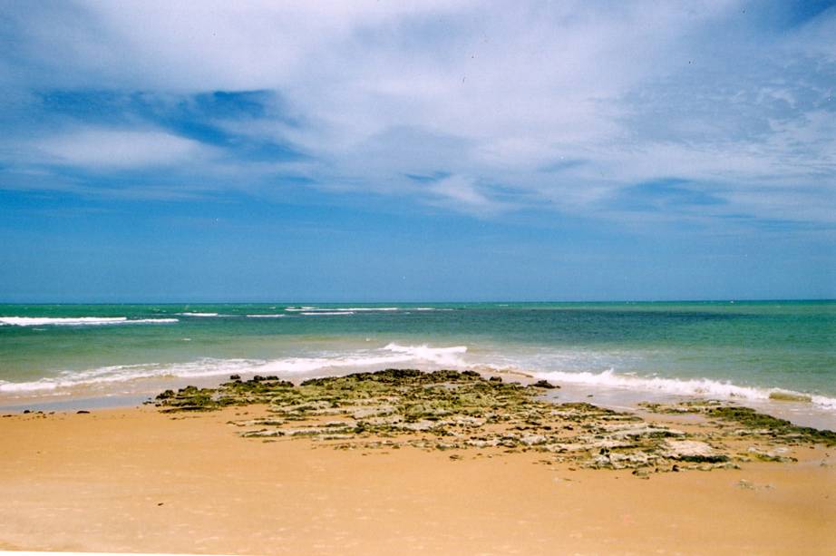 É indicado chegar cedo à Praia do Espelho para pegar os corais à mostra, antes que a maré suba