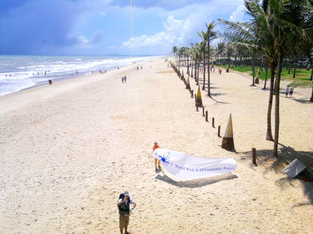 O cenário é composto por dunas, longos trechos desertos e um mar intenso, de ondas fortes. A região, cercada por resorts e condomínios, foi valorizada graças ao movimento complexo do <a href="https://viajeaqui.abril.com.br/estabelecimentos/br-ce-fortaleza-atracao-beach-park" target="_self">Beach Park</a>, uma das grandes atrações do estado O cenário é composto por dunas, longos trechos desertos e um mar intenso, de ondas fortes. A região, cercada por resorts e condomínios, foi valorizada graças ao movimento complexo do <a href="https://viajeaqui.abril.com.br/estabelecimentos/br-ce-fortaleza-atracao-beach-park" target="_self">Beach Park</a>, uma das grandes atrações do estado