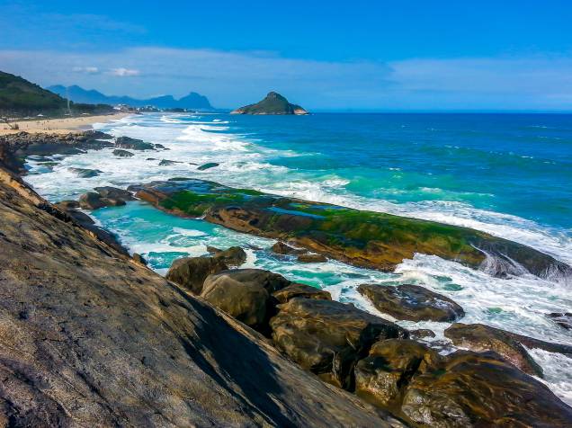 <strong>Secreto </strong> Uma trilha curta e íngreme a partir da <a href="https://viajeaqui.abril.com.br/estabelecimentos/br-rj-rio-de-janeiro-atracao-da-macumba" rel="Praia da Macumba" target="_blank">Praia da Macumba</a> chega à piscina natural do Secreto. Quando a maré está baixa é possível curtir a piscina de águas claras que se forma entre as pedras <strong>Secreto </strong> Uma trilha curta e íngreme a partir da <a href="https://viajeaqui.abril.com.br/estabelecimentos/br-rj-rio-de-janeiro-atracao-da-macumba" rel="Praia da Macumba" target="_blank">Praia da Macumba</a> chega à piscina natural do Secreto. Quando a maré está baixa é possível curtir a piscina de águas claras que se forma entre as pedras