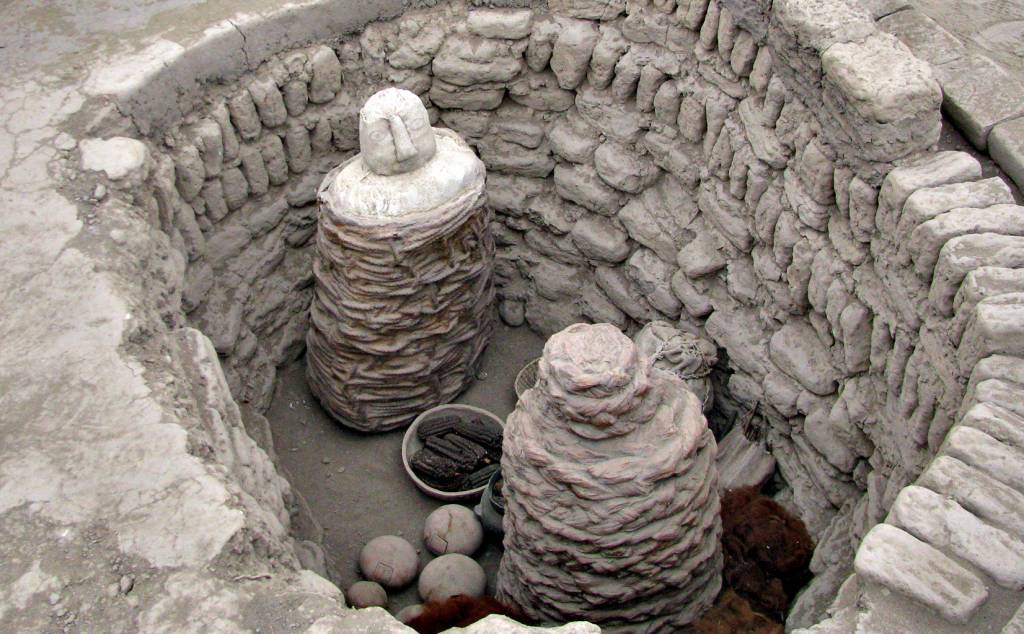 Enterrro wari no s&iacute;tio arqueol&oacute;gico: cultura dominou os limas depois de 700 d.C. e antes da chegada dos incas