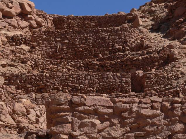 <strong>Pukara de Quitor – <a href="https://viajeaqui.abril.com.br/paises/chile" rel="Chile" target="_blank">Chile</a></strong> Essa fortaleza de pedra construída pelos Incas fica a 3 km de <a href="https://viajeaqui.abril.com.br/cidades/chile-san-pedro-de-atacama" rel="San Pedro de Atacama" target="_blank">San Pedro de Atacama</a>, a principal cidade do norte do Chile. Nesse local foi realizada uma batalha entre indígenas atacameños e espanhóis. É possível chegar até as ruínas de carro, à pé ou bicicleta, partindo de San Pedro <strong>Pukara de Quitor – <a href="https://viajeaqui.abril.com.br/paises/chile" rel="Chile" target="_blank">Chile</a></strong> Essa fortaleza de pedra construída pelos Incas fica a 3 km de <a href="https://viajeaqui.abril.com.br/cidades/chile-san-pedro-de-atacama" rel="San Pedro de Atacama" target="_blank">San Pedro de Atacama</a>, a principal cidade do norte do Chile. Nesse local foi realizada uma batalha entre indígenas atacameños e espanhóis. É possível chegar até as ruínas de carro, à pé ou bicicleta, partindo de San Pedro