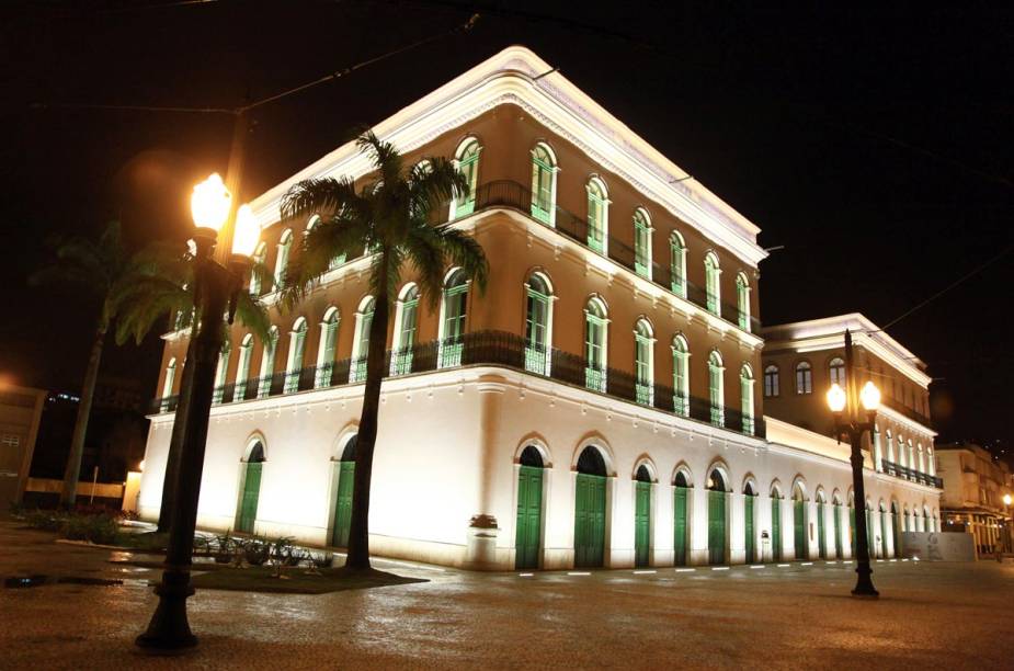 O casarão neo-colonial que abriga o Museu Pelé já funcionou como sede da Prefeitura Municipal de Santos e da Câmara Municipal da cidade até 1939