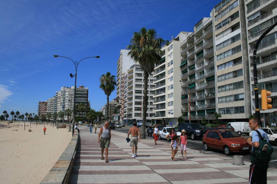 As ramblas, avenidas que margeiam o Rio da Prata, em Montevidéu, no Uruguai