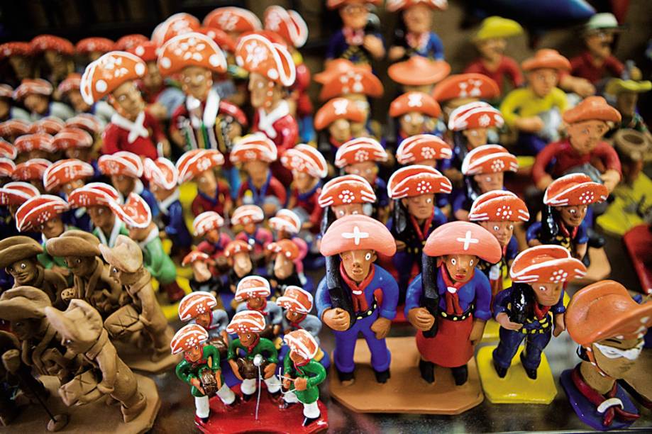 <strong>1. <a href="https://viajeaqui.abril.com.br/estabelecimentos/br-pe-recife-atracao-mercado-de-sao-jose" rel="MERCADO DE SÃO JOSÉ" target="_blank">MERCADO DE SÃO JOSÉ</a> </strong> Não há melhor lugar para um primeiro contato com a cultura pernambucana. Os cheiros e sabores afloram já no raiar do dia.<em> Praça D. Vital, s/nº, São José</em> <strong>1. <a href="https://viajeaqui.abril.com.br/estabelecimentos/br-pe-recife-atracao-mercado-de-sao-jose" rel="MERCADO DE SÃO JOSÉ" target="_blank">MERCADO DE SÃO JOSÉ</a> </strong> Não há melhor lugar para um primeiro contato com a cultura pernambucana. Os cheiros e sabores afloram já no raiar do dia.<em> Praça D. Vital, s/nº, São José</em>