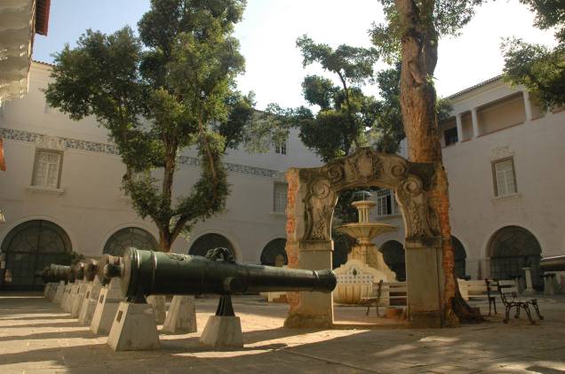 O Museu Histórico Nacional do Rio de Janeiro é uma aula de história brasileira. O vasto acervo percorre dos tempos pré-históricos até o de figuras políticas como Ulysses Guimarães O Museu Histórico Nacional do Rio de Janeiro é uma aula de história brasileira. O vasto acervo percorre dos tempos pré-históricos até o de figuras políticas como Ulysses Guimarães