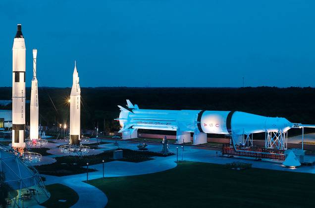 O Rocket Garden exibe réplicas de foguetes que levaram o homem ao espaço O Rocket Garden exibe réplicas de foguetes que levaram o homem ao espaço
