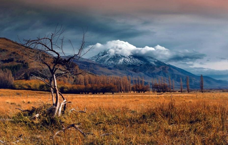 Vulcão Lanin, localizado entre a Argentina e o Chile