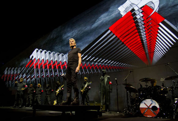 <strong>ROGER WATERS</strong><br /> <br /> Show imperdível para os devotos do rock clássico: Roger Waters, um dos fundadores do <strong>Pink Floyd</strong>, tocará o famoso álbum <em>The Wall </em>em três cidades brasileiras. Waters também desenvolveu imagens dinâmicas para ilustrar a história e as canções, tudo isso em um muro com mais de 137 metros de largura que forma um telão. <strong>Onde e Quando: </strong>Porto Alegre, dia 25 de março, Beira Rio. Rio de Janeiro, dia 29, no Engenhão. Em São Paulo, dias 1º e 3 de abril, no Morumbi <strong>Ingressos:</strong> site <a href="https://premier.ticketsforfun.com.br/shows/show.aspx?sh=THEWALLU12 " rel="Tickets for Fun " target="_blank">Tickets for Fun</a> <strong>ROGER WATERS</strong><br /> <br /> Show imperdível para os devotos do rock clássico: Roger Waters, um dos fundadores do <strong>Pink Floyd</strong>, tocará o famoso álbum <em>The Wall </em>em três cidades brasileiras. Waters também desenvolveu imagens dinâmicas para ilustrar a história e as canções, tudo isso em um muro com mais de 137 metros de largura que forma um telão. <strong>Onde e Quando: </strong>Porto Alegre, dia 25 de março, Beira Rio. Rio de Janeiro, dia 29, no Engenhão. Em São Paulo, dias 1º e 3 de abril, no Morumbi <strong>Ingressos:</strong> site <a href="https://premier.ticketsforfun.com.br/shows/show.aspx?sh=THEWALLU12 " rel="Tickets for Fun " target="_blank">Tickets for Fun</a>