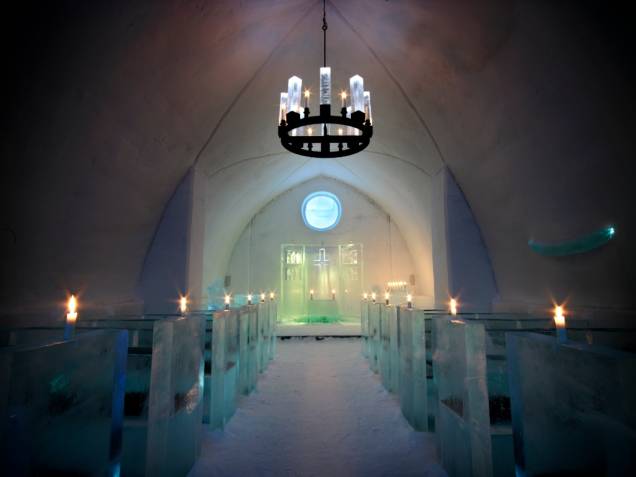 O Ice Hotel atrai muitas pessoas não só para hospedagem, mas também para promover festas e até mesmo casamentos na singela capela O Ice Hotel atrai muitas pessoas não só para hospedagem, mas também para promover festas e até mesmo casamentos na singela capela