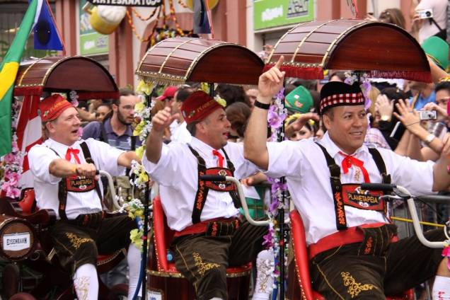 Parada durante a Oktoberfest 2012 Parada durante a Oktoberfest 2012