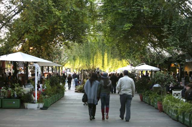 Com pouco mais de 100 metros, a Rua Coberta concentra o burburinho com cafés, bares e lojas Com pouco mais de 100 metros, a Rua Coberta concentra o burburinho com cafés, bares e lojas